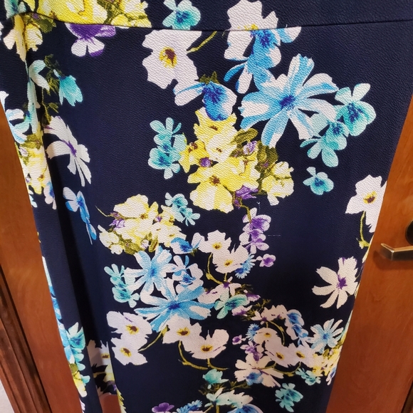 Gorgeous Unique Floral Navy Dress 1X - Picture 2 of 5